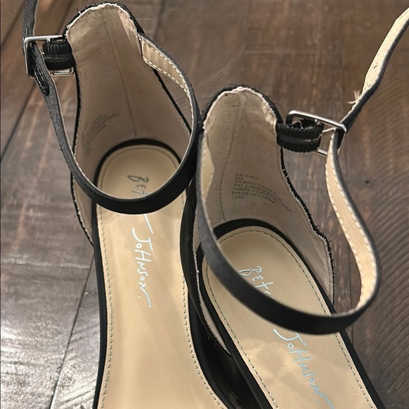 Betsy Johnson Elegant Black Beaded Women's Sandals size 8 - Picture 3 of 11